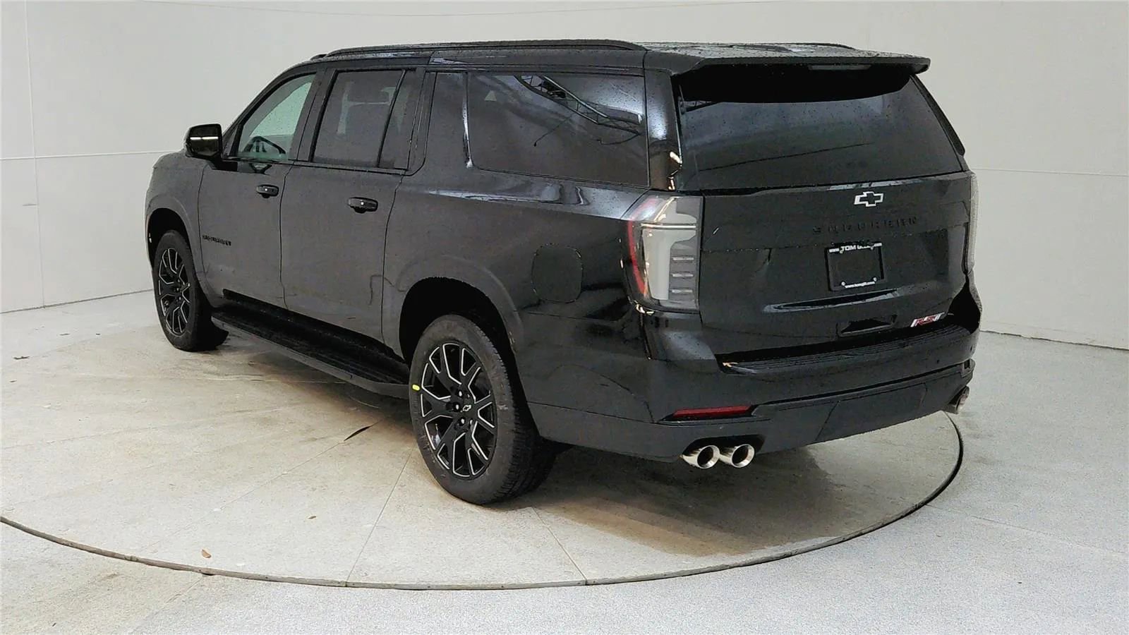 Used 2025 Chevrolet Suburban RST w/ Comfort Package AWD/4WD image 5