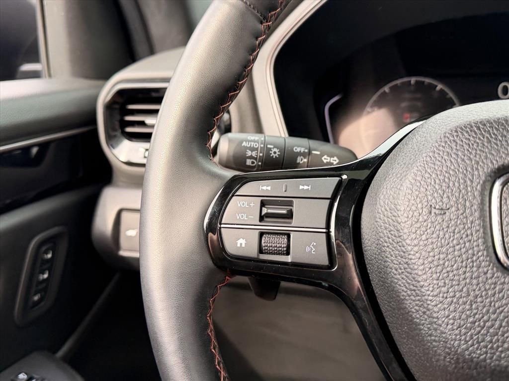 Used 2025 Honda Pilot TrailSport image 20