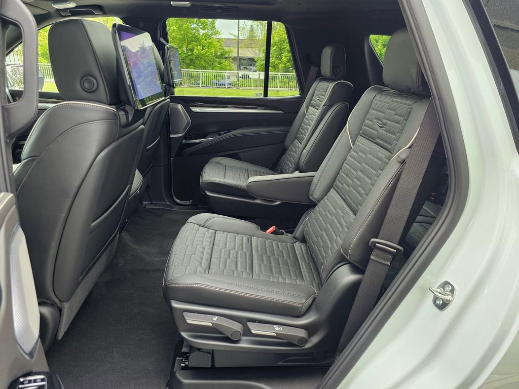 New 2026 Cadillac Escalade Platinum Sport AWD/4WD image 17