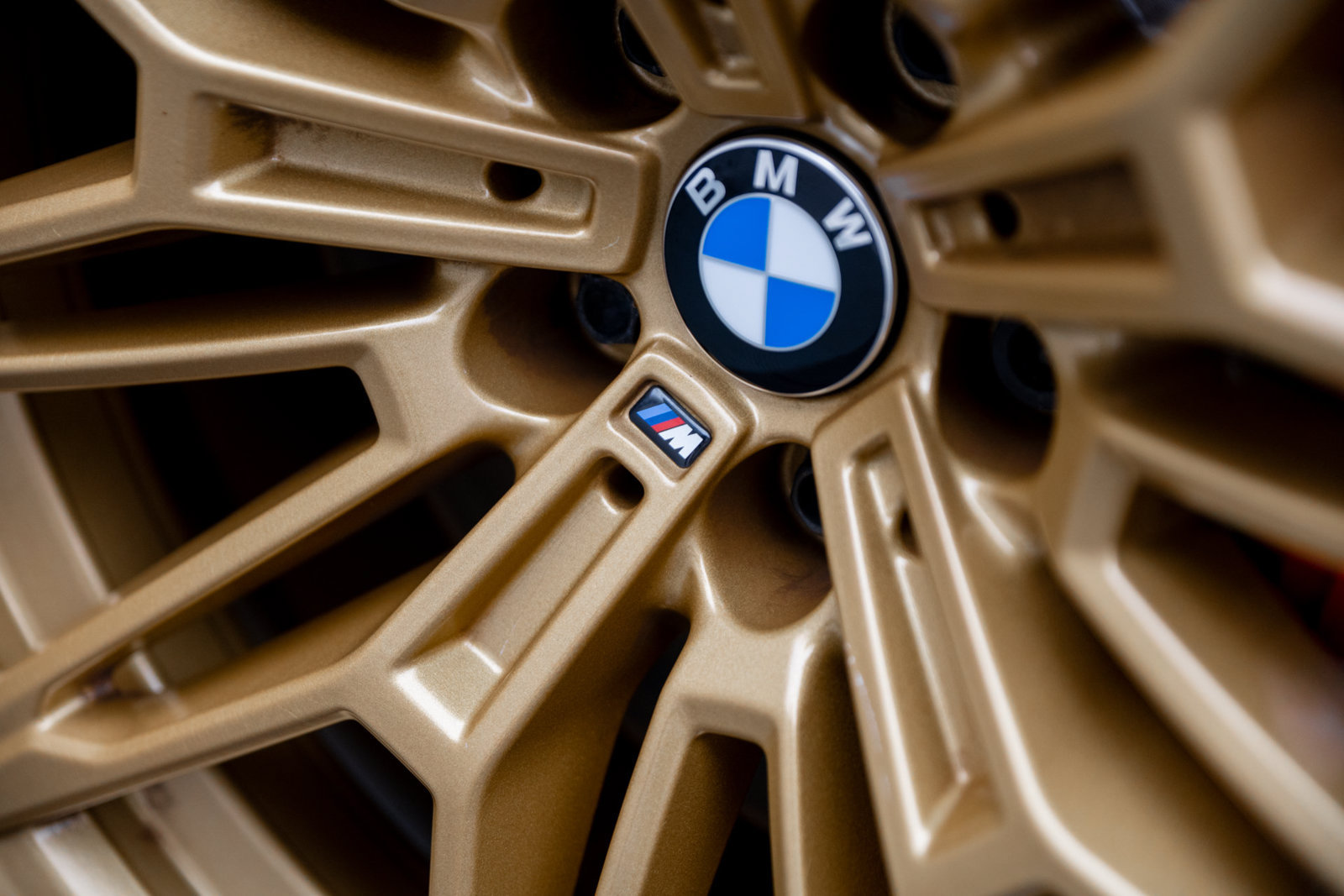 Used 2026 BMW M2 w/ Lighting Package RWD image 40