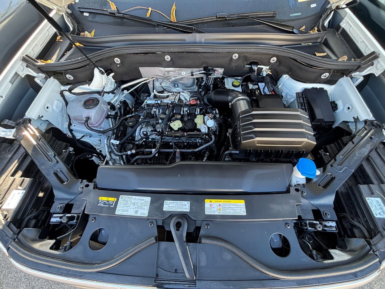 Used 2025 Volkswagen Atlas Cross Sport SE image 32