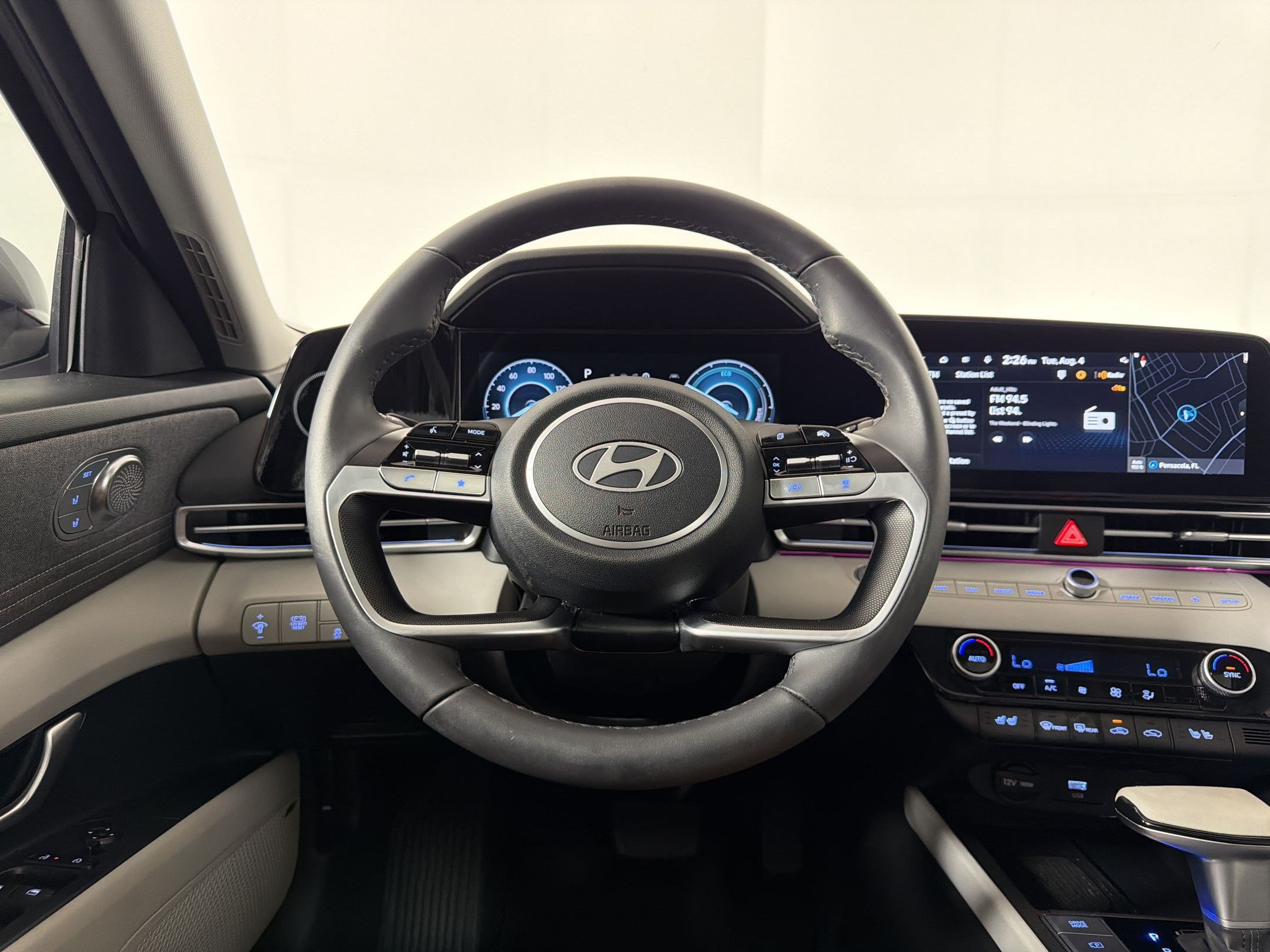 Used 2025 Hyundai Elantra Limited FWD image 13