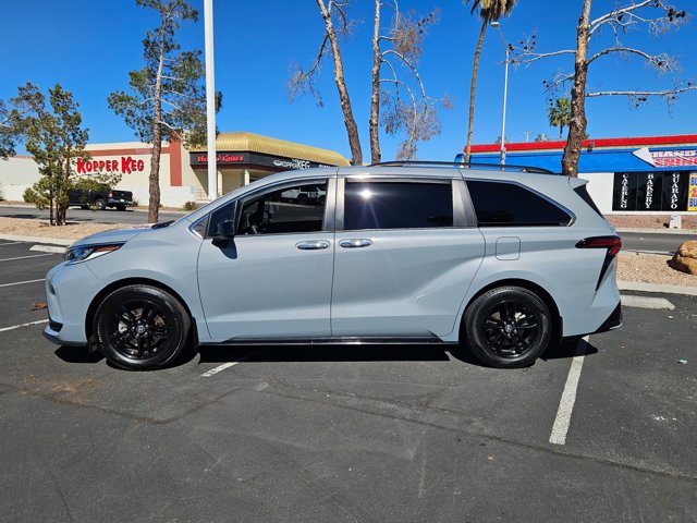 Used 2023 Toyota Sienna XSE w/ XSE Plus Package image 9