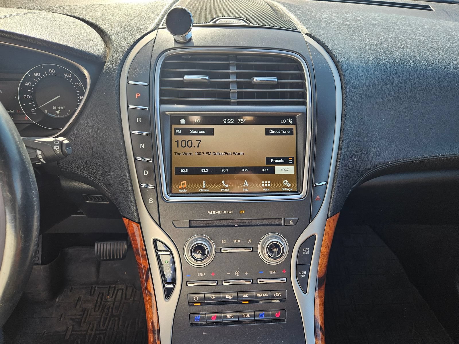 Used 2016 Lincoln MKX Reserve w/ Climate Package FWD image 10