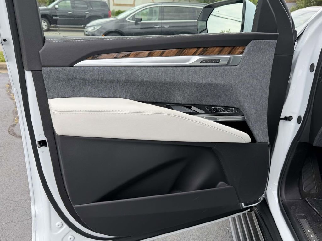 Certified 2026 Cadillac Escalade Platinum Luxury w/ LPO, Radiant Package AWD/4WD image 16