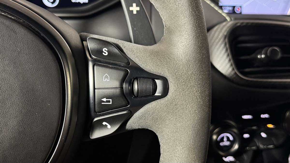 Used 2022 Aston Martin V8 Vantage Coupe RWD image 19