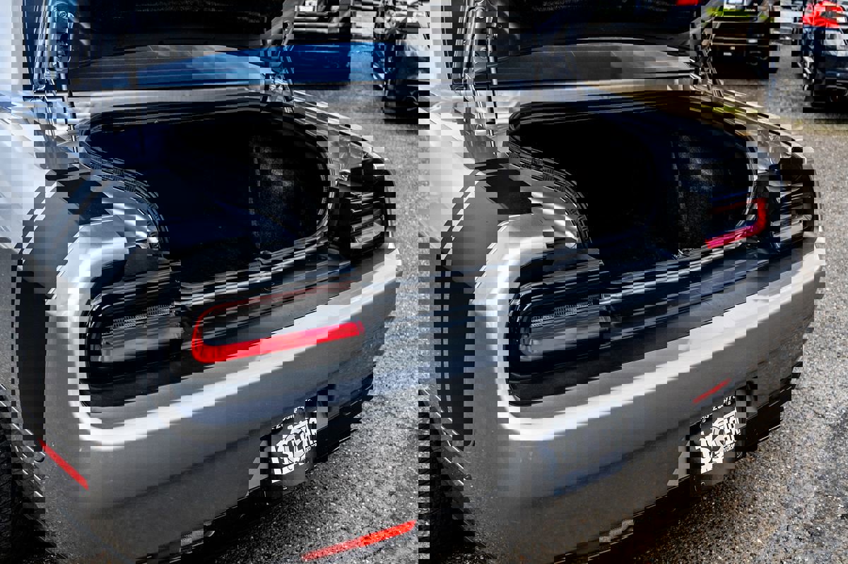 Used 2016 Dodge Challenger R/T Scat Pack w/ Leather Interior Group image 19