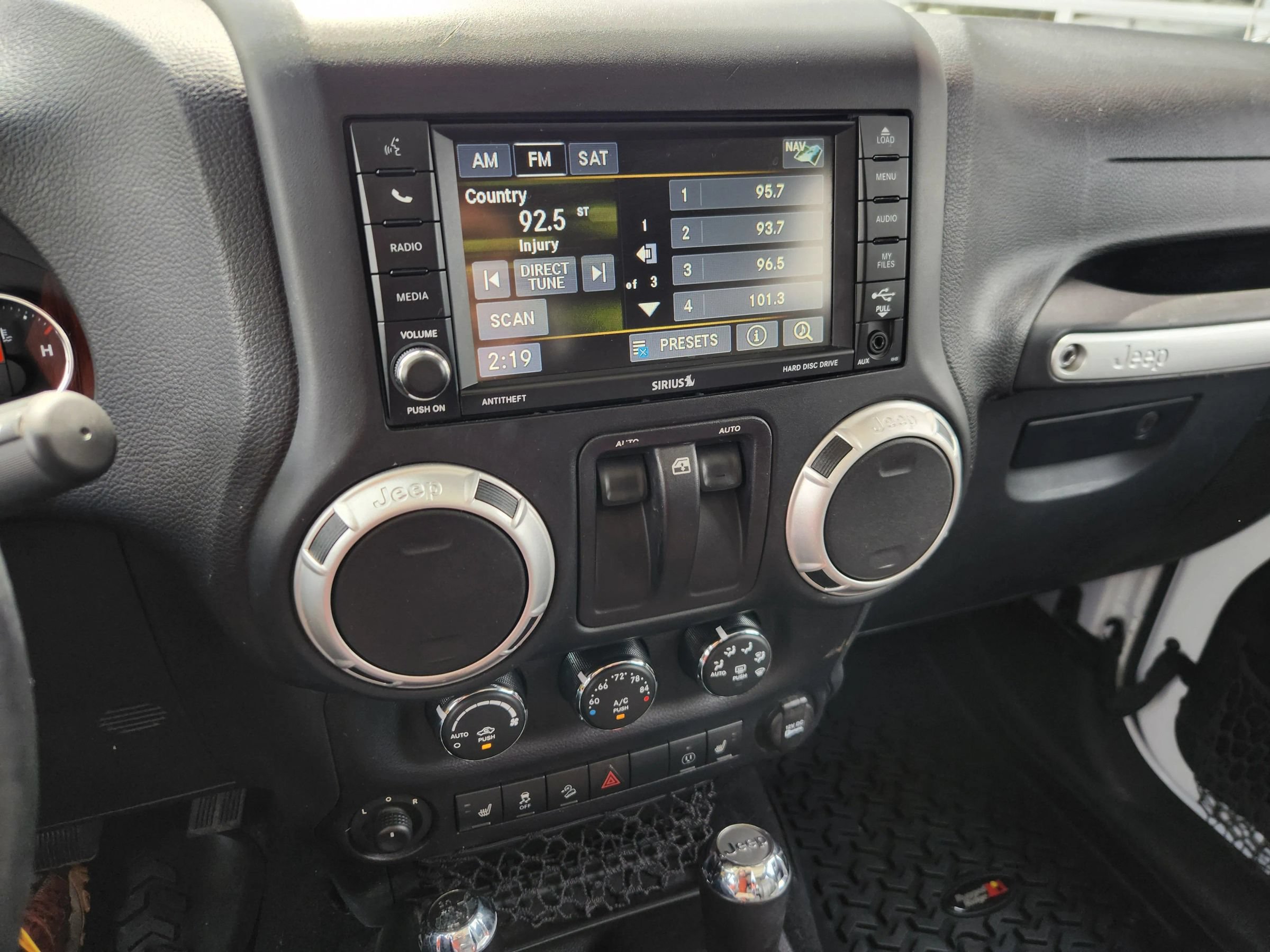 Used 2015 Jeep Wrangler Sahara w/ Dual Top Group AWD/4WD image 31