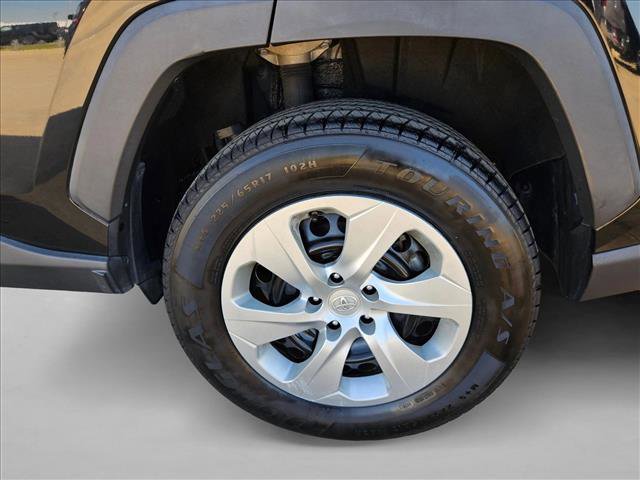 Used 2021 Toyota RAV4 LE image 17