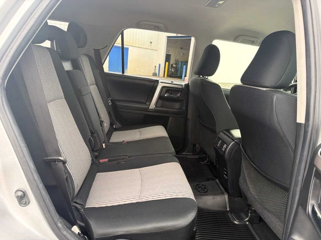 Used 2018 Toyota 4Runner SR5 AWD/4WD image 40