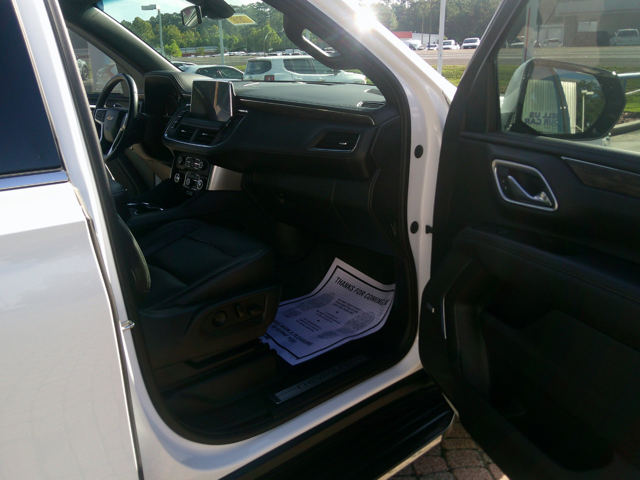 Used 2021 Chevrolet Tahoe LT w/ LT Signature Package image 18