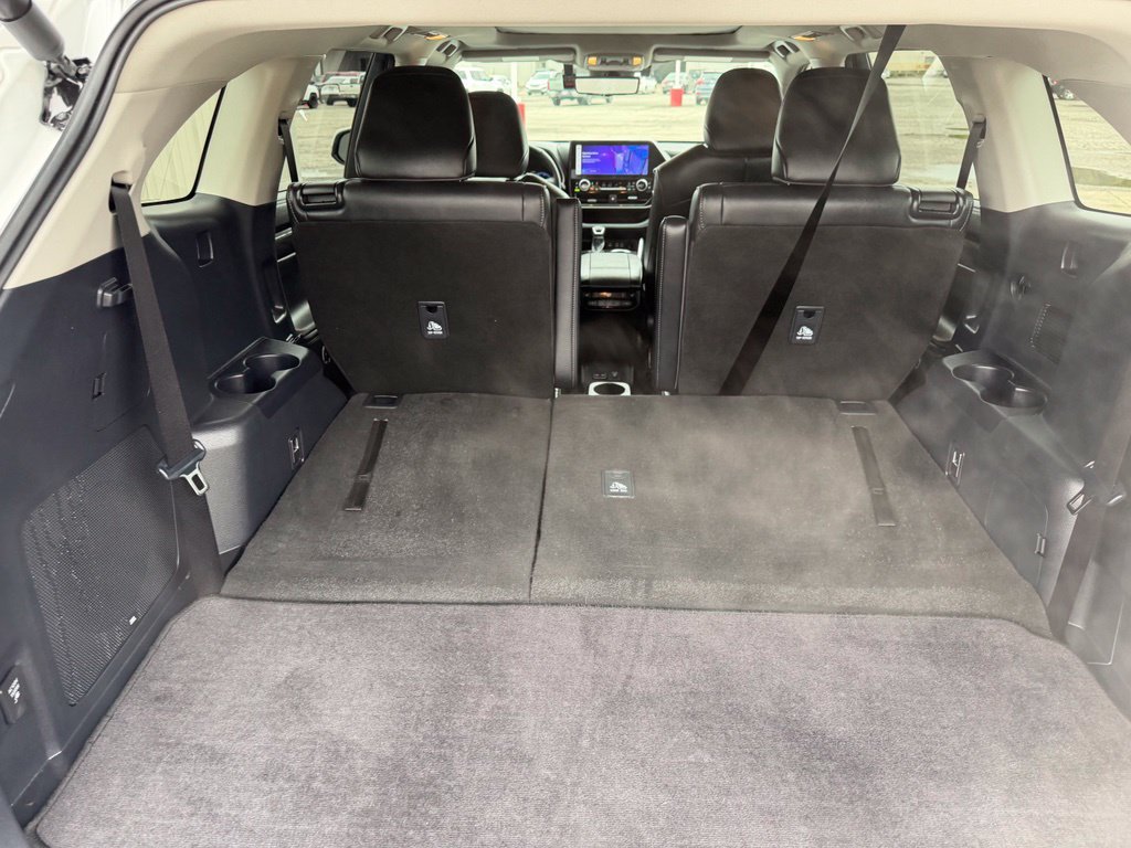 Used 2024 Toyota Highlander Platinum AWD/4WD image 12