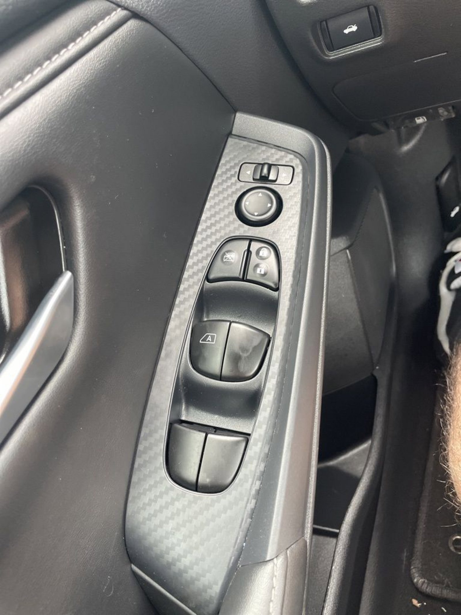 Used 2025 Nissan Sentra SV image 11