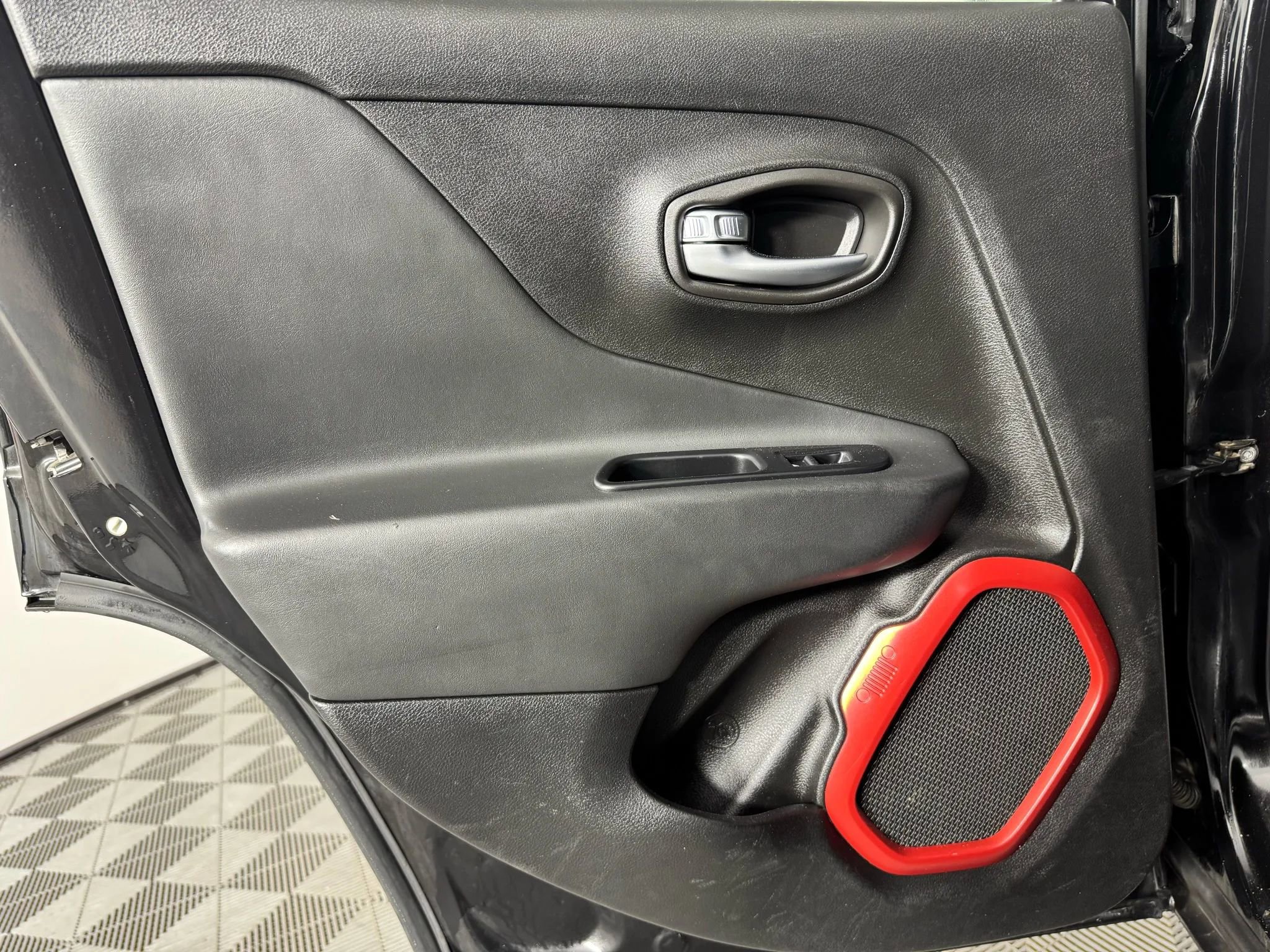 Used 2018 Jeep Renegade Trailhawk w/ Cold Weather Group II AWD/4WD image 40