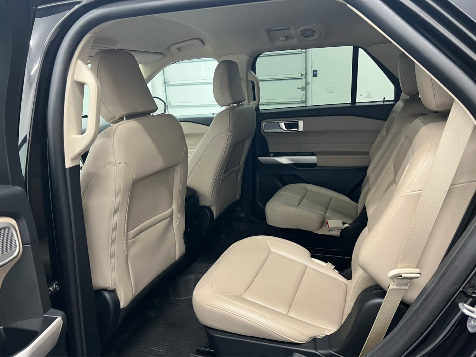 Used 2024 Ford Explorer XLT w/ Equipment Group 202A image 6