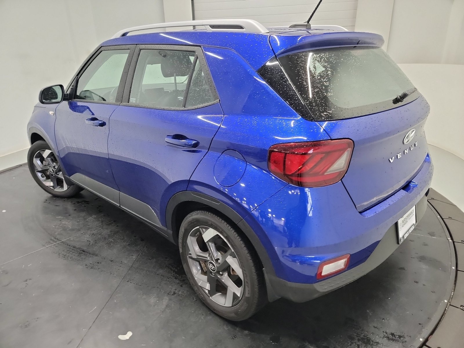 Used 2023 Hyundai Venue Limited FWD image 9