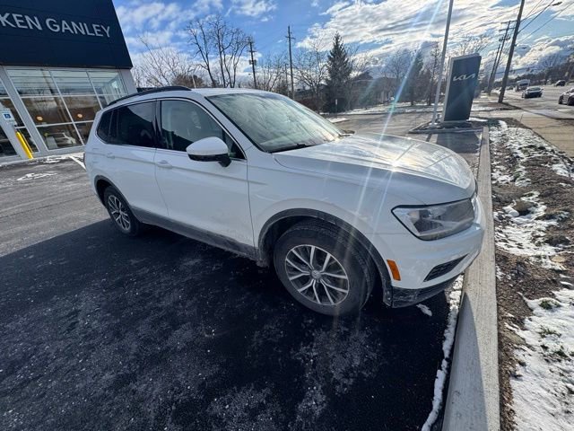 Used 2020 Volkswagen Tiguan SE w/ Panoramic Sunroof Package image 2