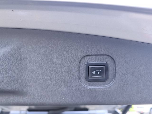 Used 2017 Chevrolet Equinox Premier w/ Enhanced Convenience Package FWD image 29