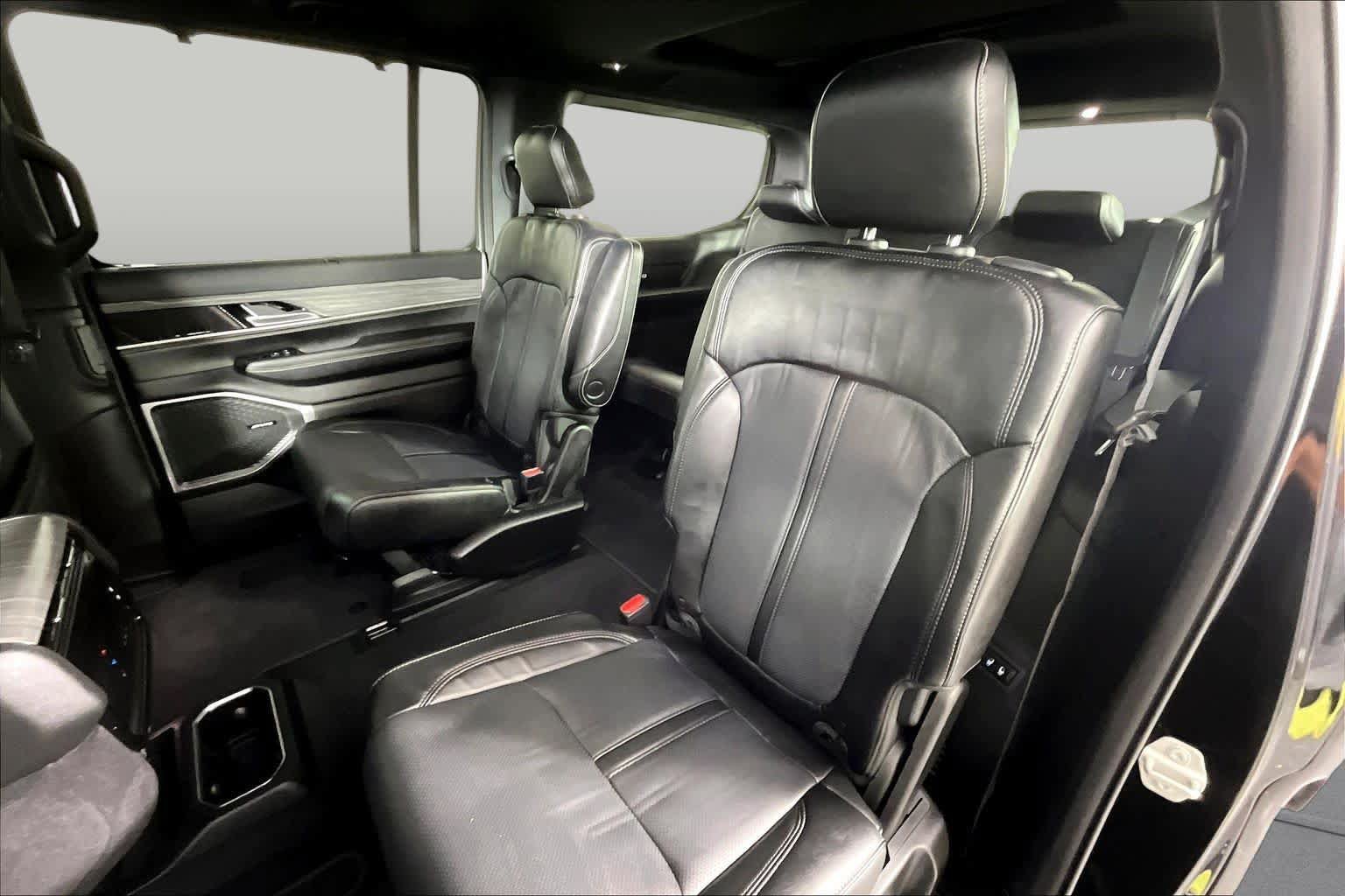 Used 2024 Jeep Wagoneer Series II w/ Premium Group I RWD image 18