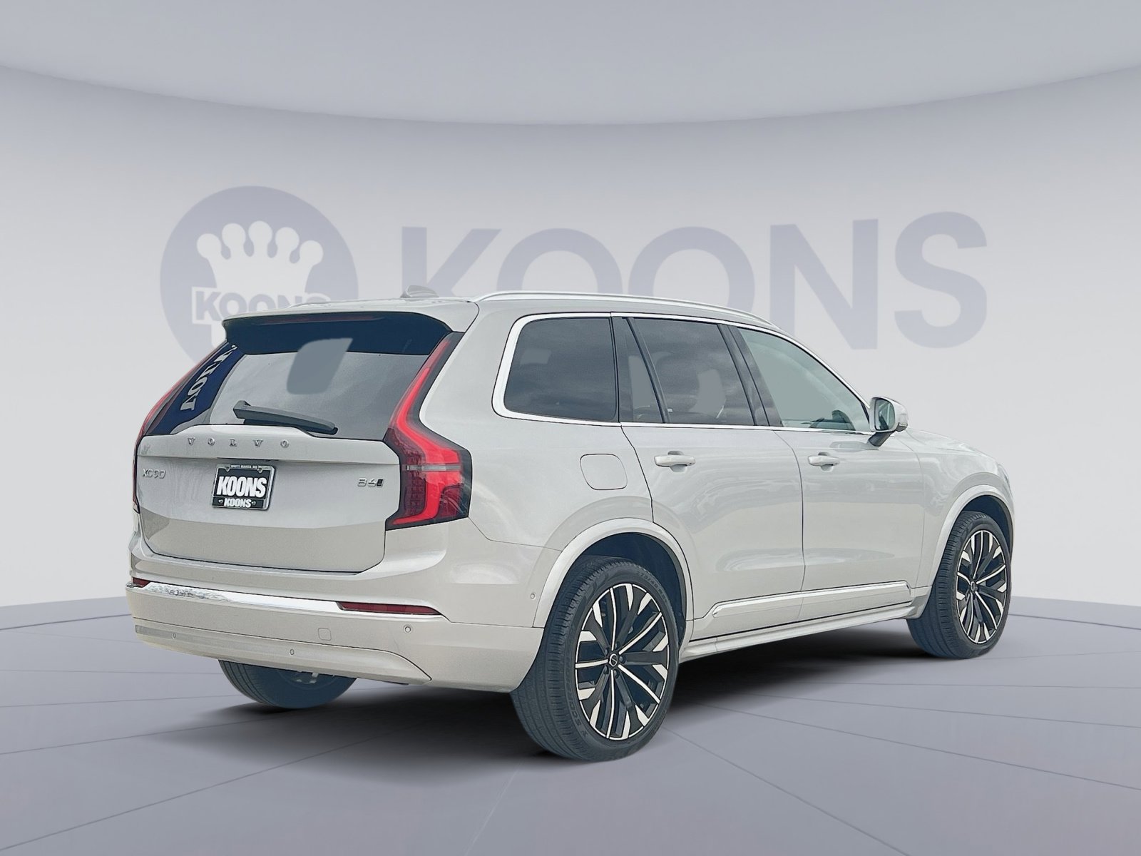 Certified 2025 Volvo XC90 B6 Plus AWD/4WD image 7