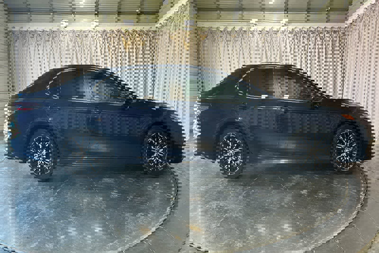 Used 2021 Toyota Camry SE image 9