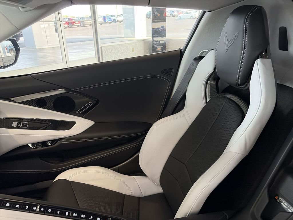 Used 2025 Chevrolet Corvette Stingray Premium Conv w/ Z51 Performance Package RWD image 19