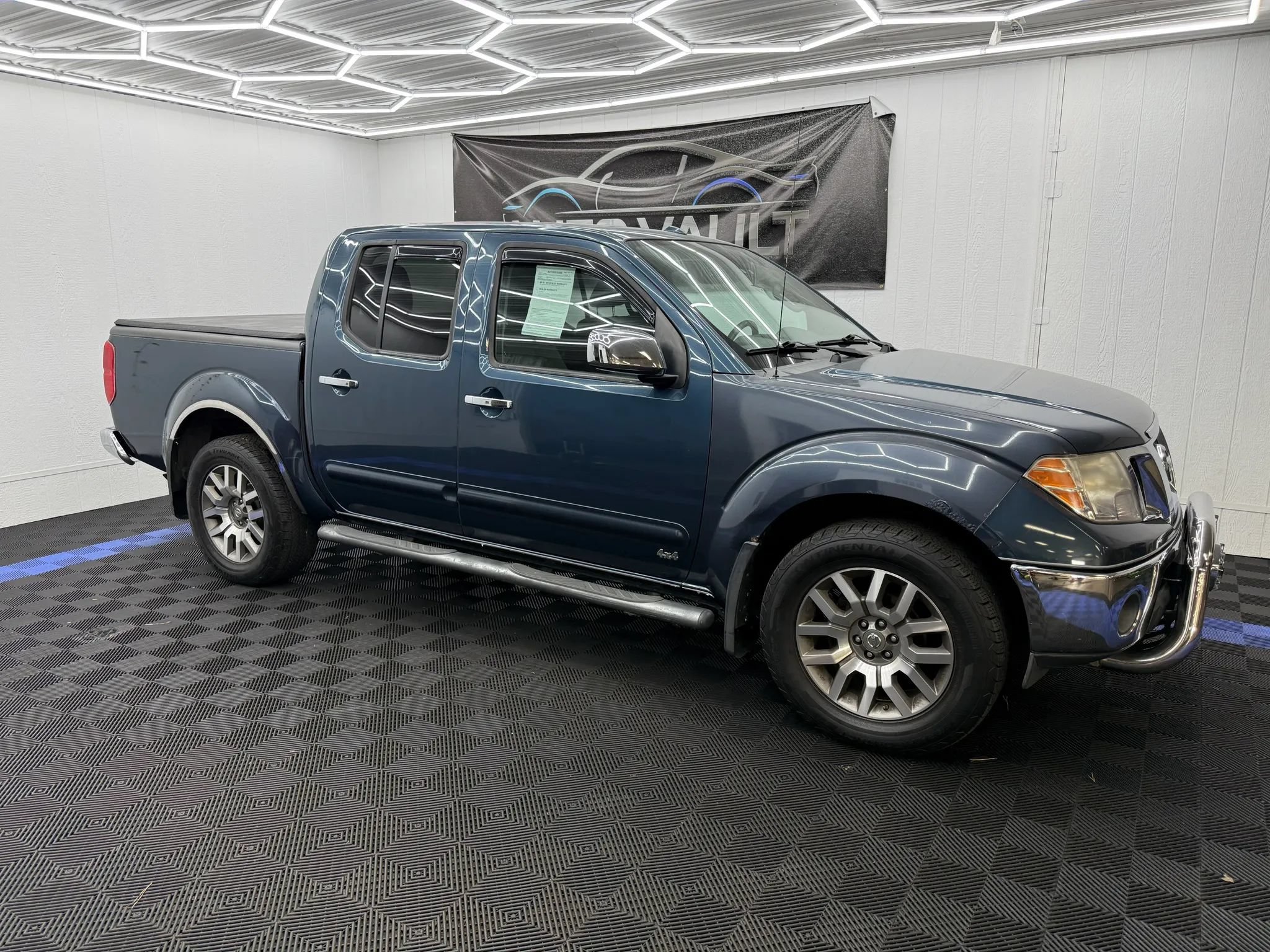 Used 2013 Nissan Frontier SL w/ Moonroof Pkg AWD/4WD image 2