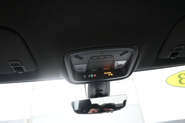 Used 2023 Chevrolet Traverse LT FWD image 6
