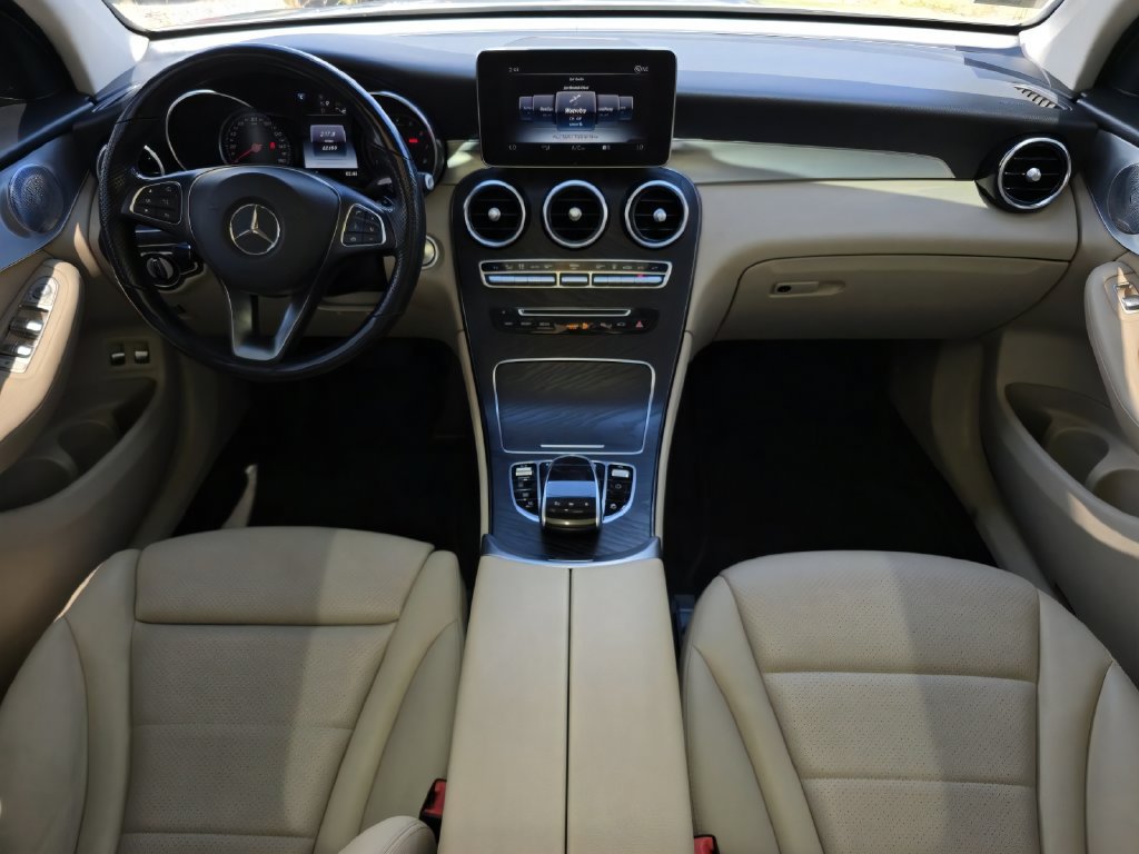Used 2019 Mercedes-Benz GLC 350e 4MATIC image 17