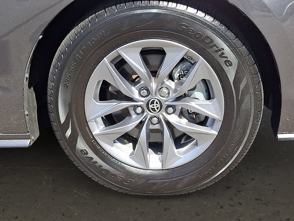 Used 2023 Toyota Sienna XLE FWD image 9