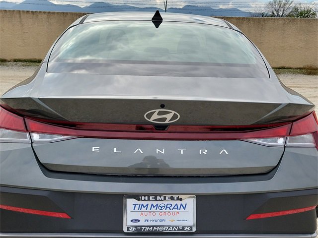 New 2025 Hyundai Elantra SE image 19