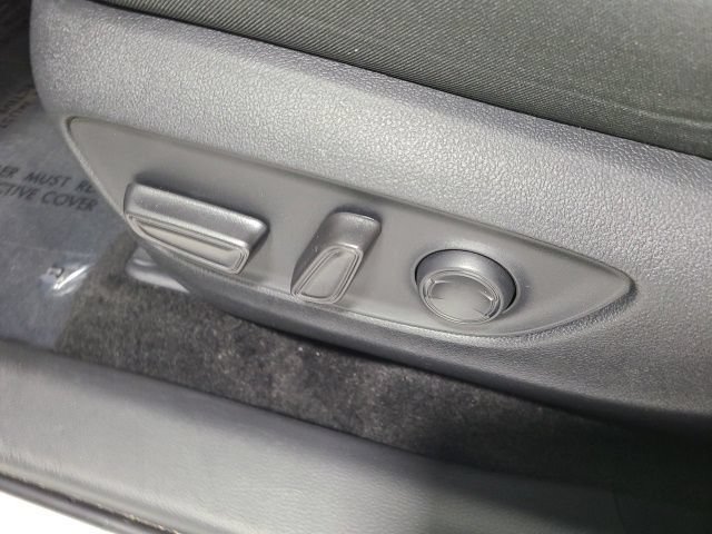 Used 2024 Toyota RAV4 XLE AWD/4WD image 17