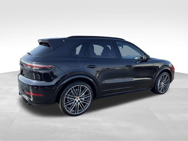 Used 2021 Porsche Cayenne Turbo image 2