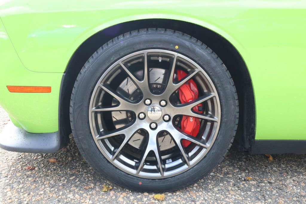 Used 2015 Dodge Challenger SRT w/ Technology Group image 9