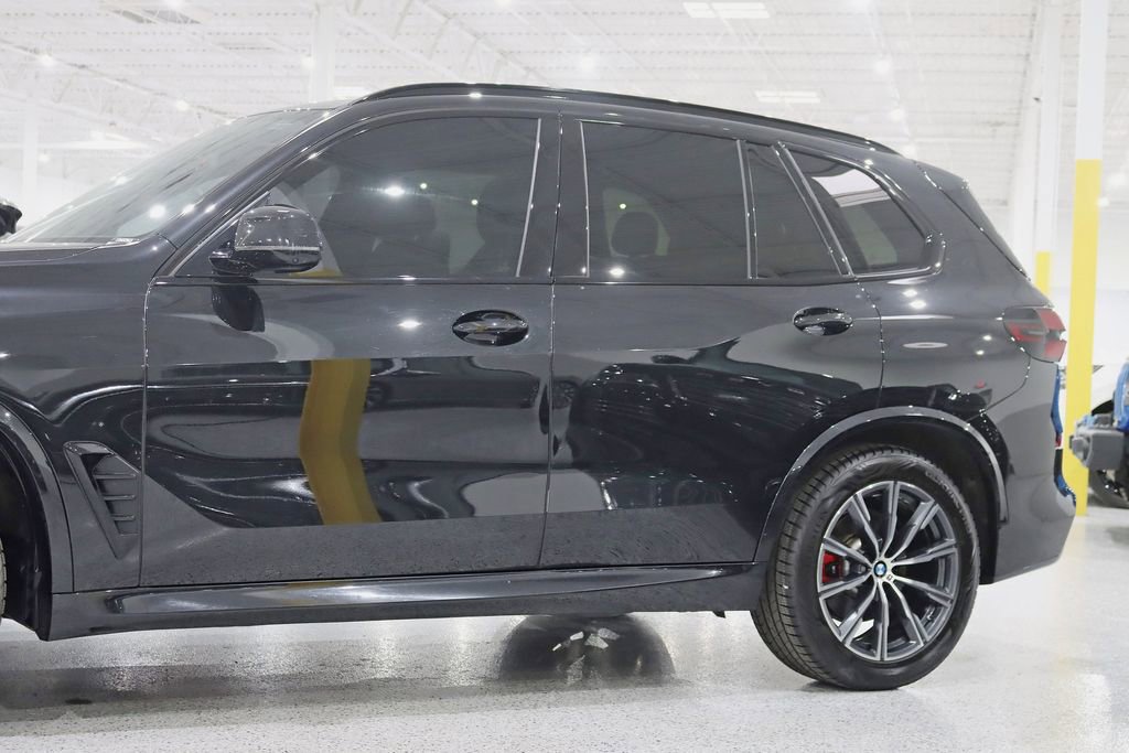 Used 2024 BMW X5 xDrive40i w/ M Sport Package image 3
