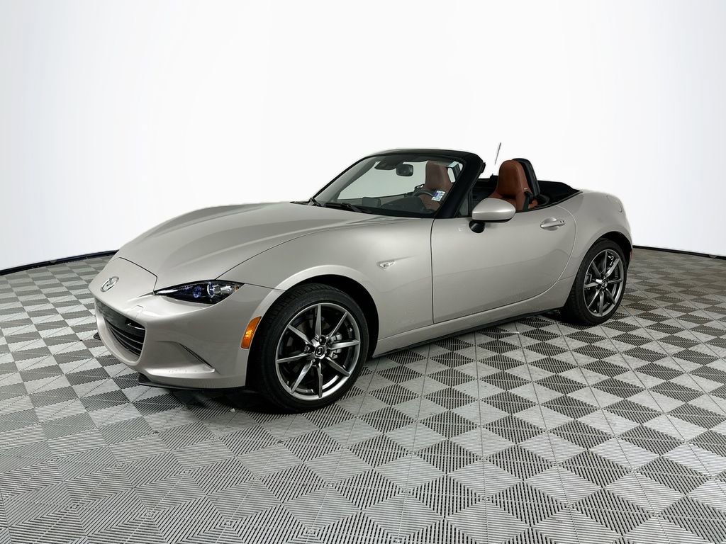 Used 2023 MAZDA MX-5 Miata Grand Touring RWD image 3