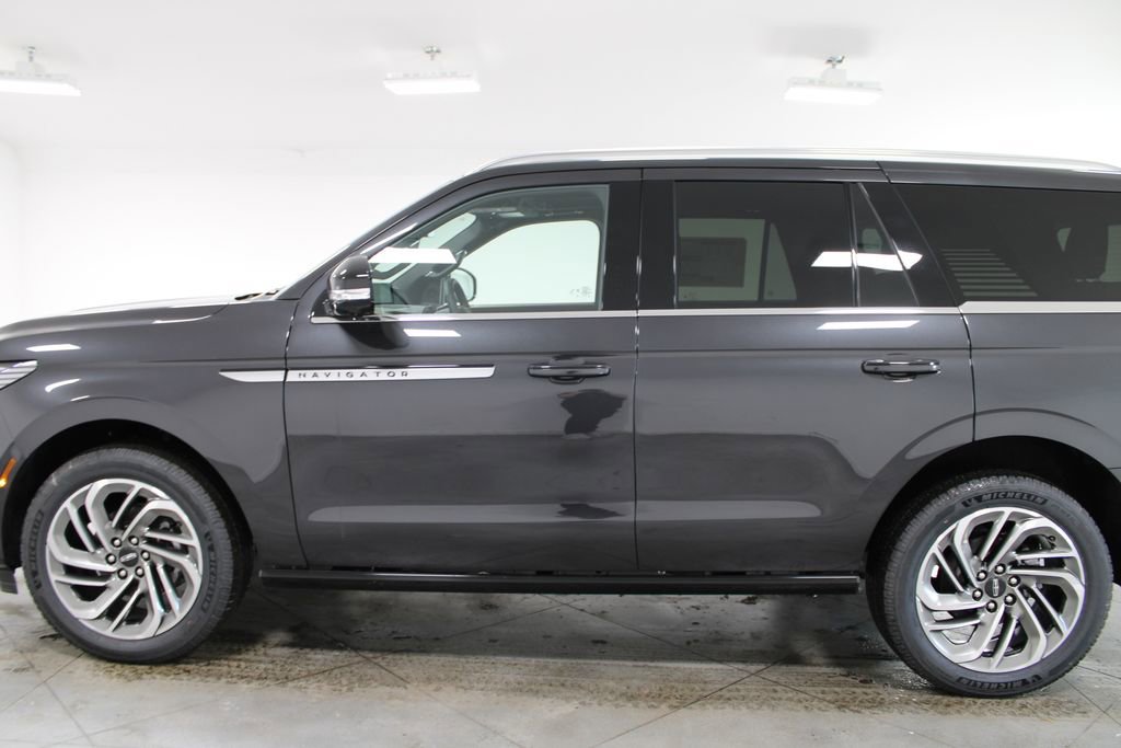 New 2026 Lincoln Navigator Reserve image 5