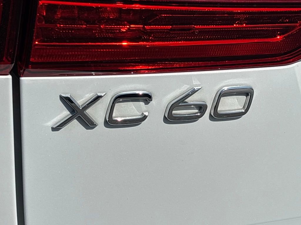 Used 2020 Volvo XC60 T5 R-Design image 5