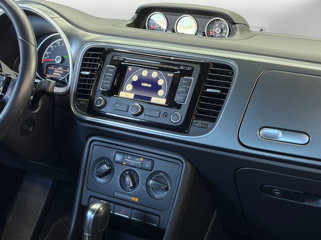 Used 2014 Volkswagen Beetle R-Line image 11