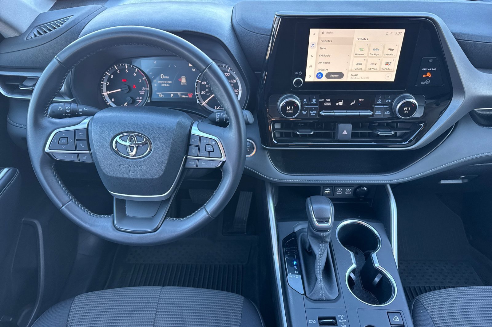 Used 2025 Toyota Highlander LE image 16