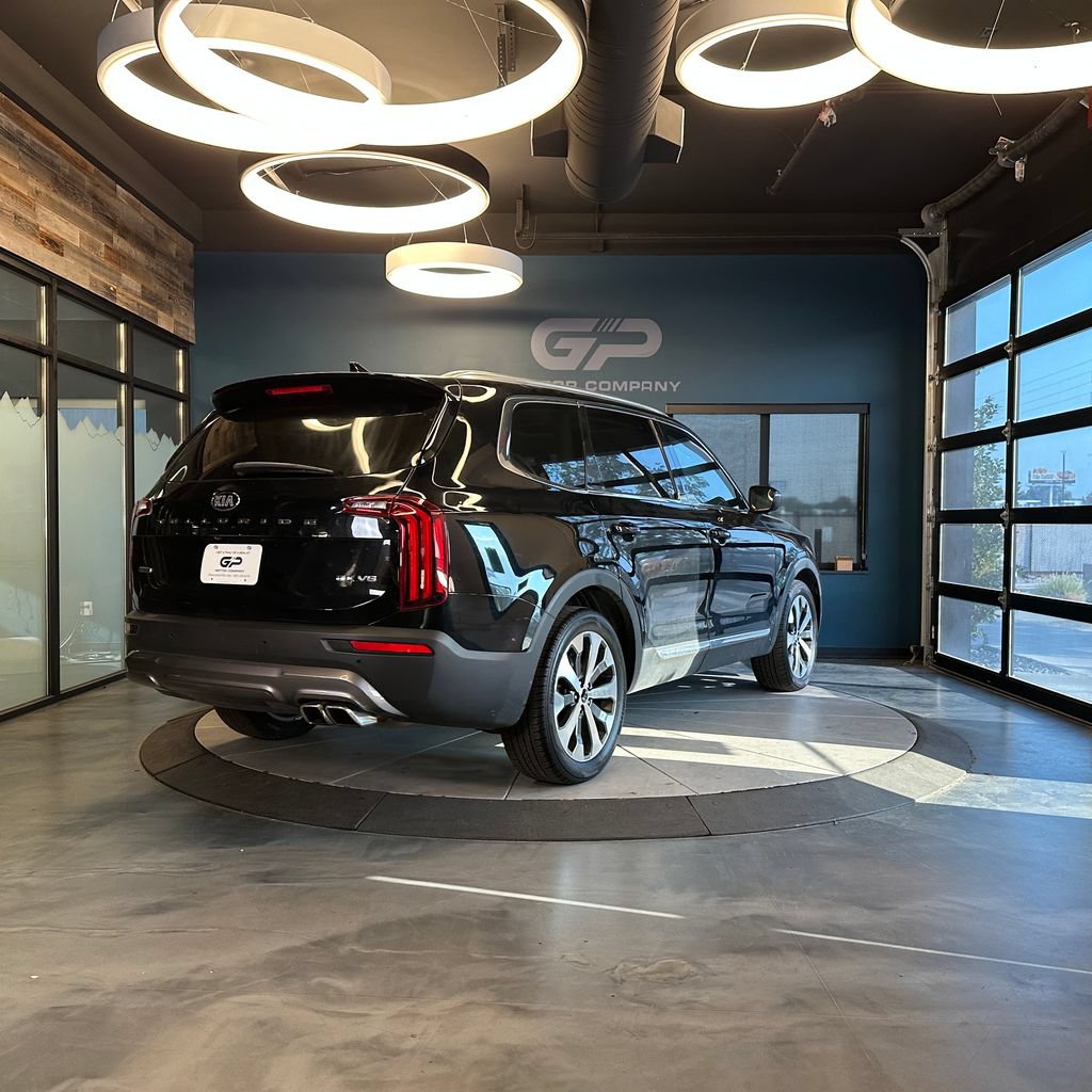 Used 2020 Kia Telluride EX w/ EX Premium Package AWD/4WD image 3