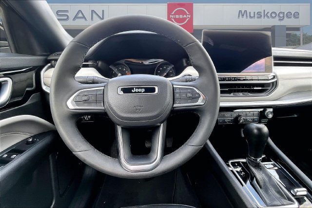 Used 2025 Jeep Compass Limited AWD/4WD image 8