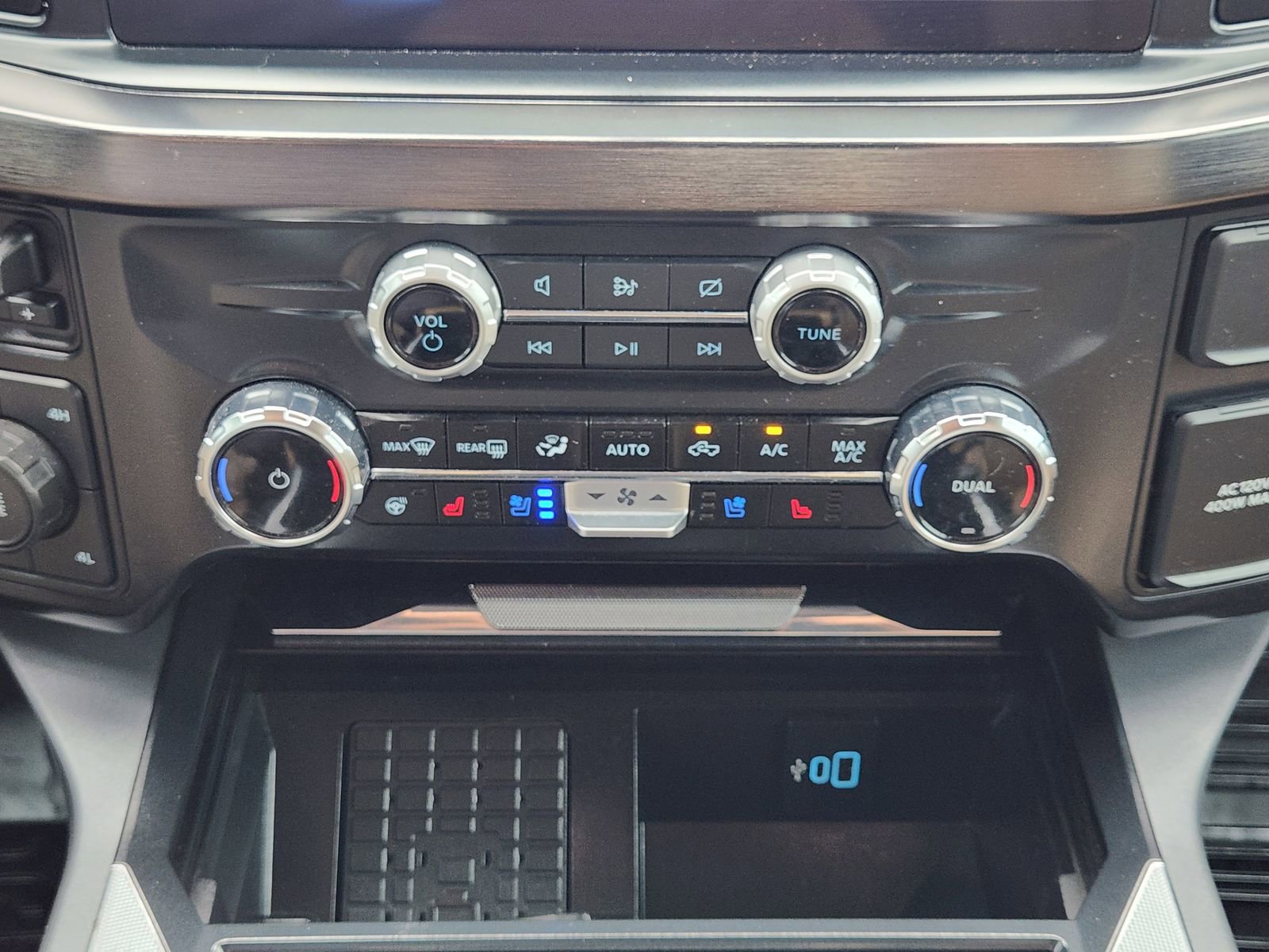 Used 2024 Ford F350 Lariat AWD/4WD image 21