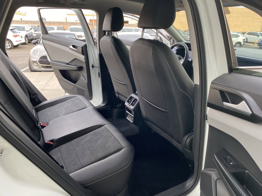 Used 2022 Volkswagen Taos SE w/ Panoramic Sunroof Package image 19