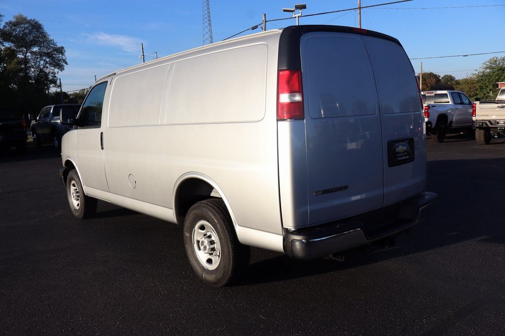 New 2025 Chevrolet Express 3500 w/ Driver Convenience Package RWD image 23