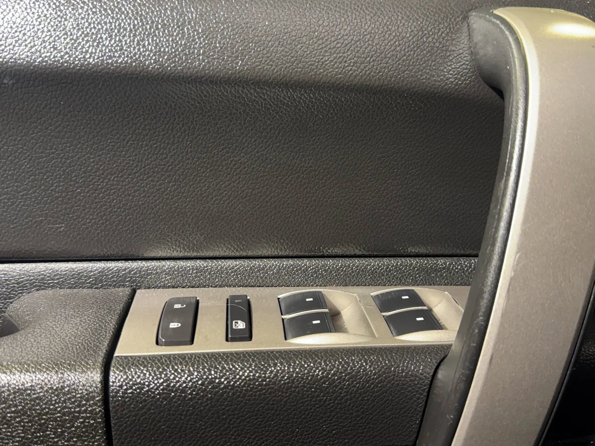 Used 2011 GMC Sierra 3500 SLE w/ SLE Preferred Package image 9