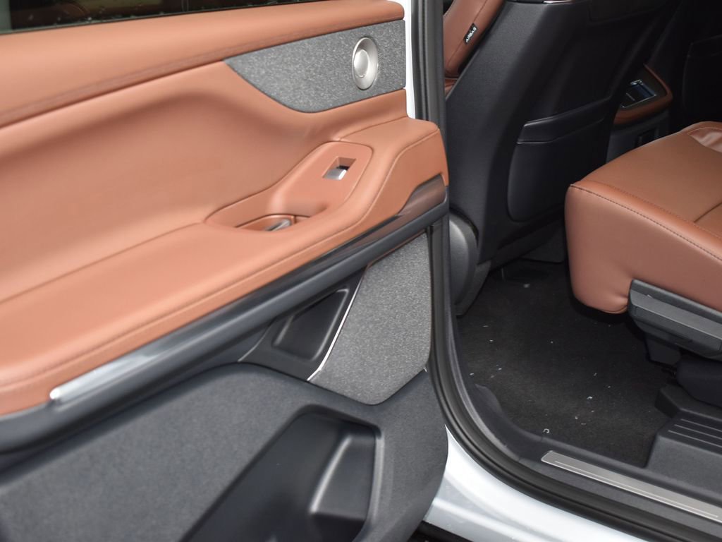 New 2026 Lincoln Navigator L Reserve AWD/4WD image 12