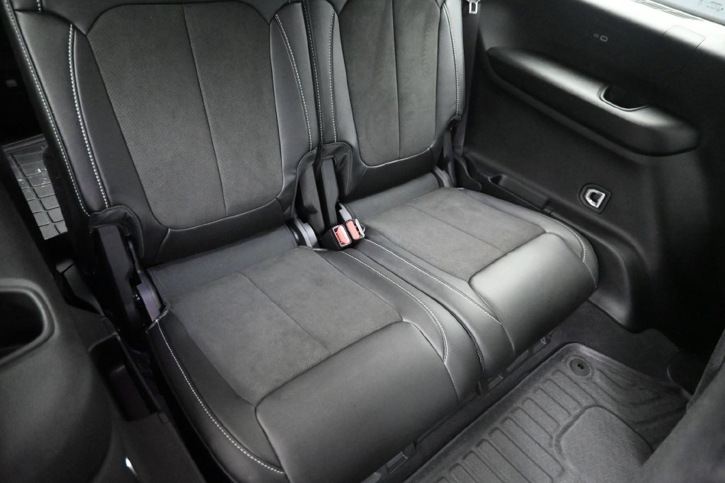 Used 2024 Jeep Grand Cherokee L Altitude AWD/4WD image 11