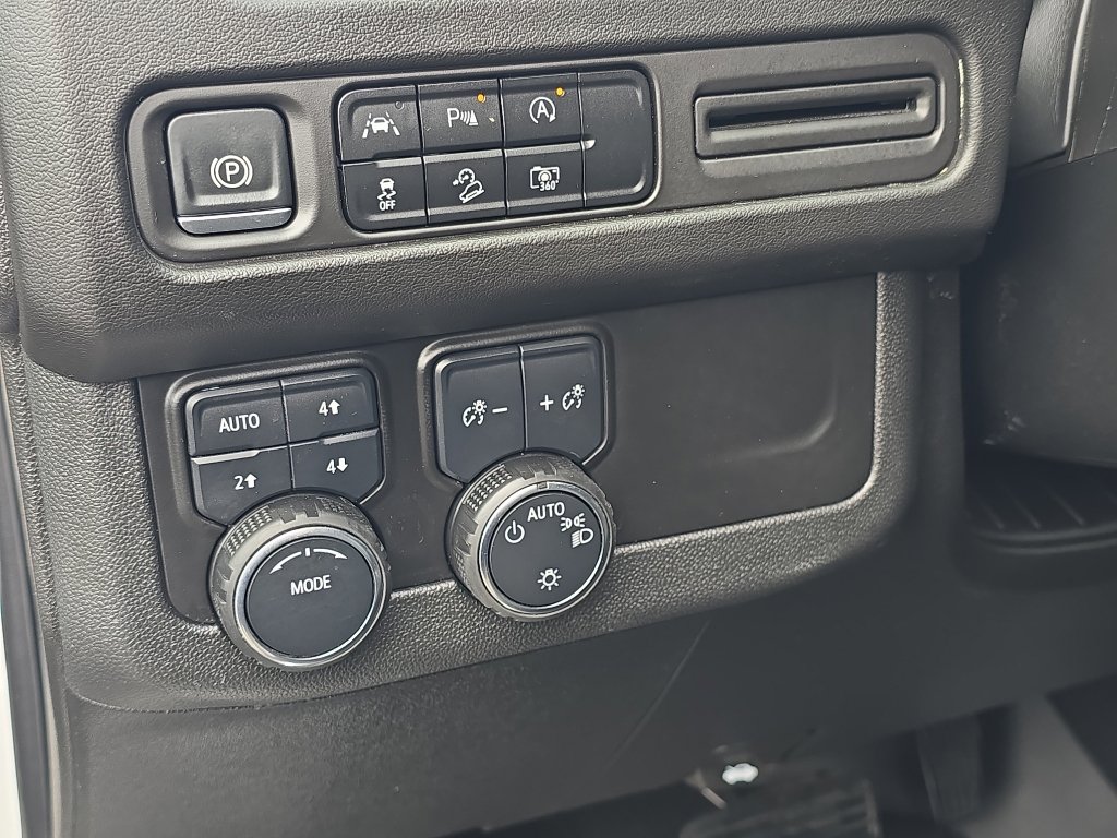 Used 2024 Chevrolet Tahoe Z71 w/ Luxury Package AWD/4WD image 27