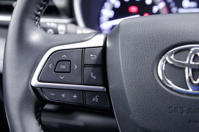 Used 2022 Toyota Highlander XLE AWD/4WD image 26